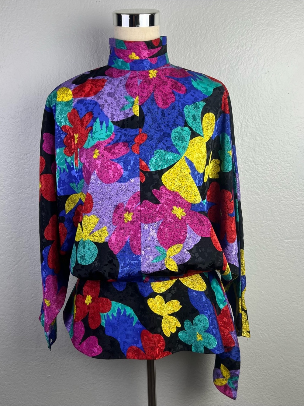 NICOLA Vtg Women Multicolor Floral Satin Mock Neck Long Sleeve Button Blouse 12